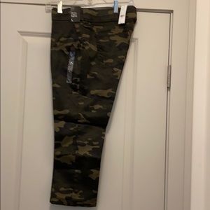 New York & Company High waisted cropped leggings